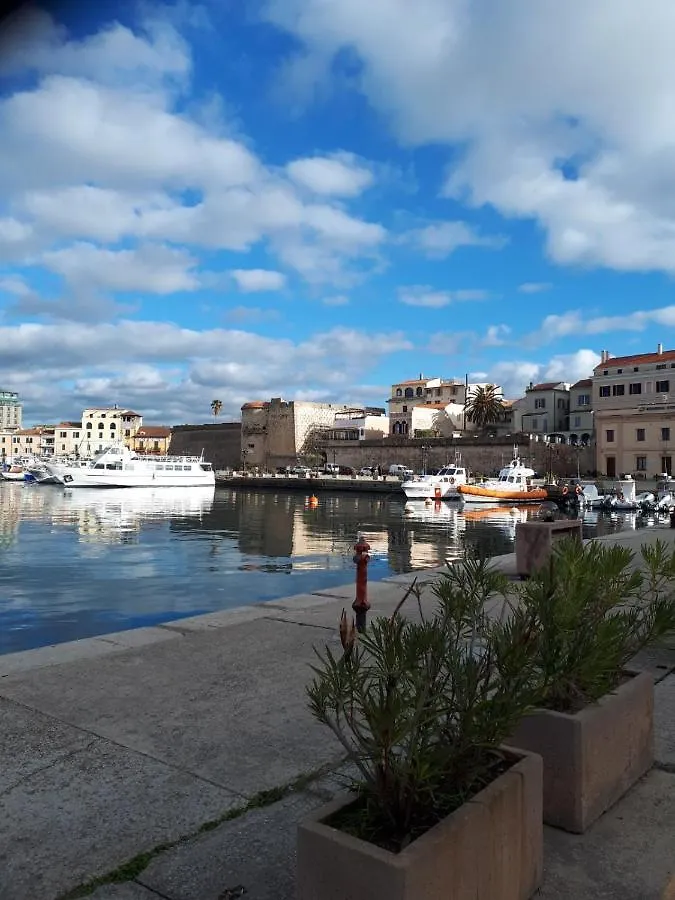 Aura Apartment Alghero 0*,
